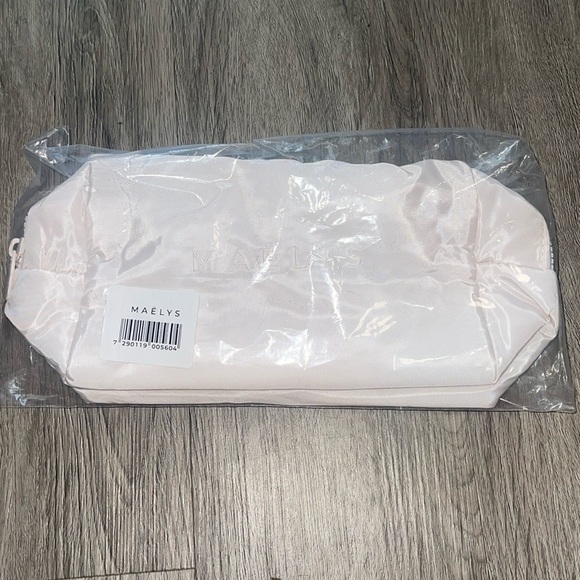 Maelys Cosmetic Travel Bag Case BNIP
For all your travel needs - Picture 6 of 10